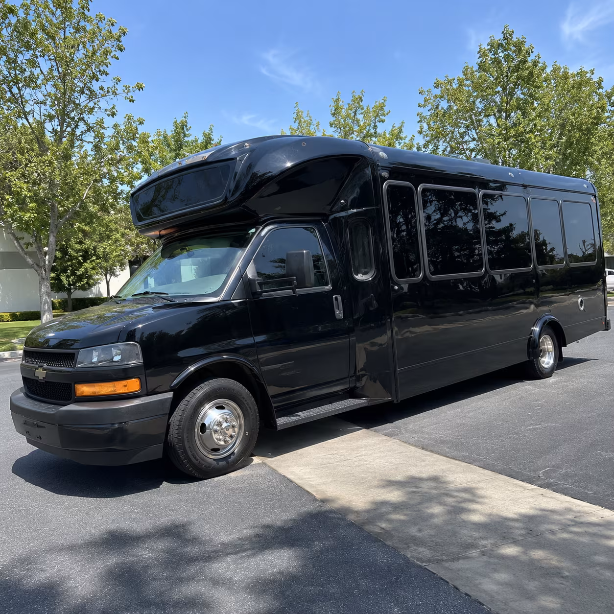 portland 15 passenger party bus