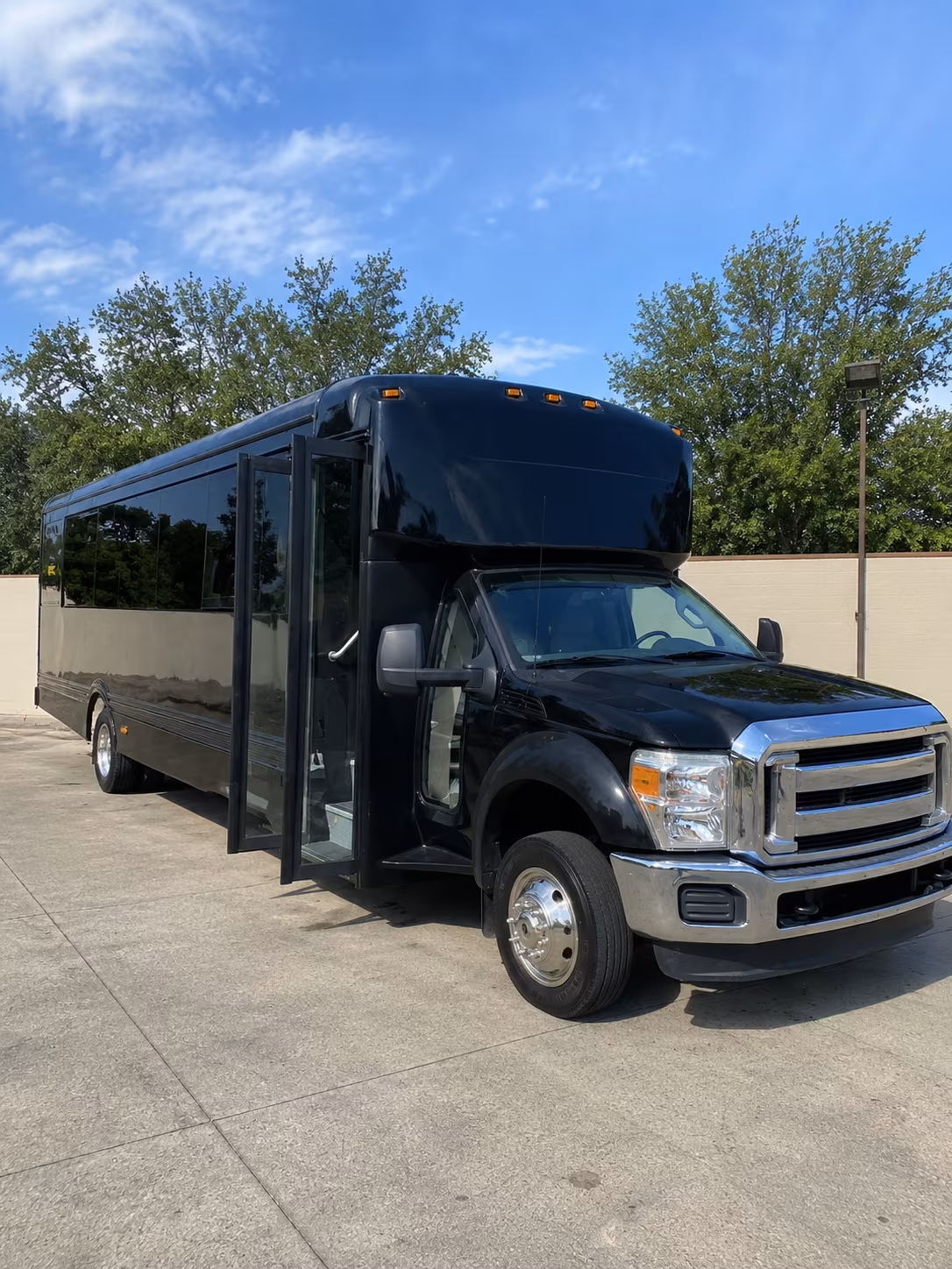 portland 20 passenger party bus